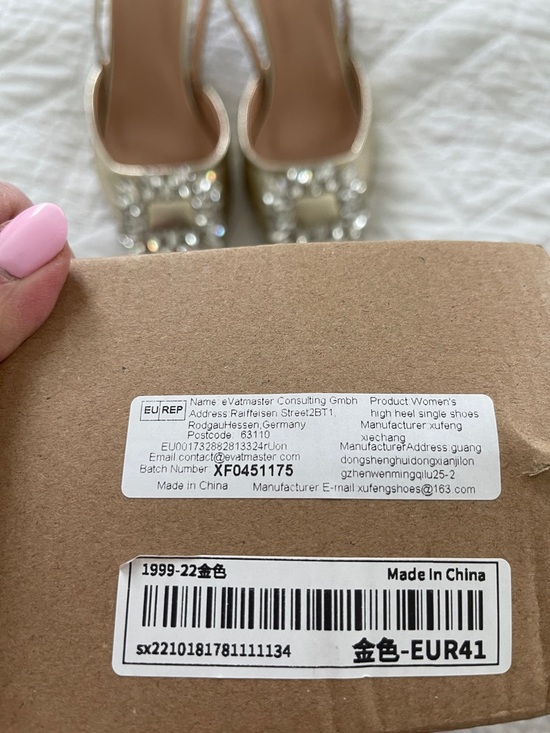 Gold Embellished Pointed-Toe Slingback Pumps size 9 - Picture 8 of 9